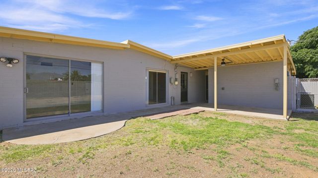 6735 E Montecito Drive, Tucson, AZ 85710