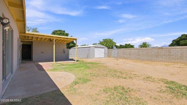 6735 E Montecito Drive, Tucson, AZ 85710