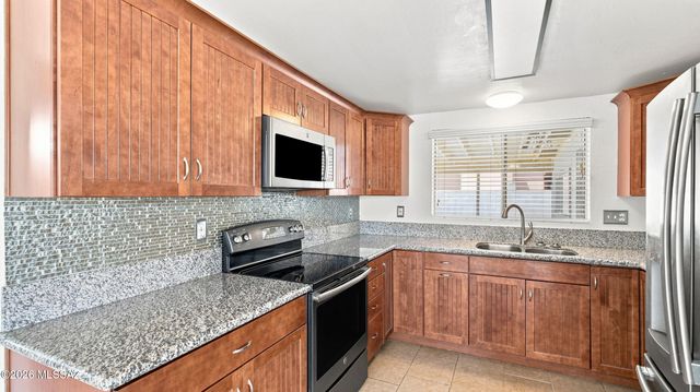 6735 E Montecito Drive, Tucson, AZ 85710