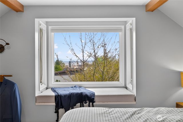 2023 L Avenue, Anacortes, WA 98221