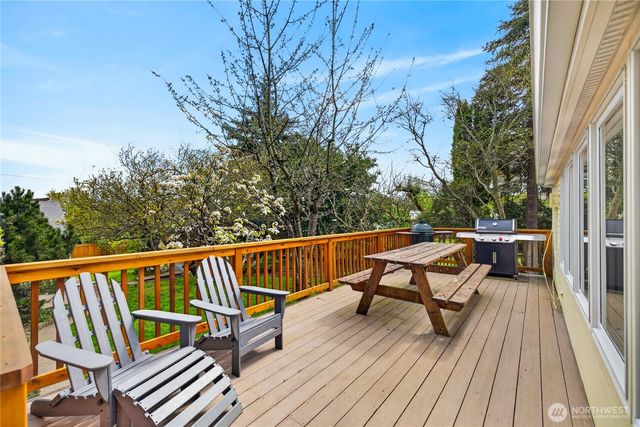 2023 L Avenue, Anacortes, WA 98221