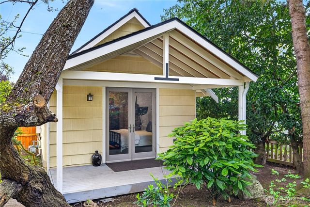 2023 L Avenue, Anacortes, WA 98221
