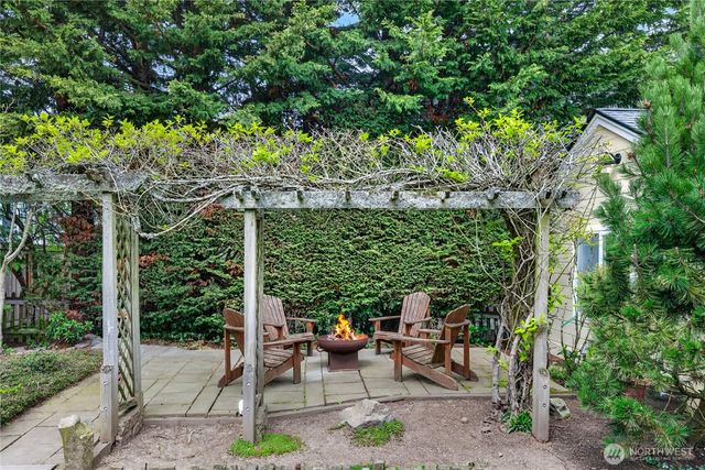 2023 L Avenue, Anacortes, WA 98221