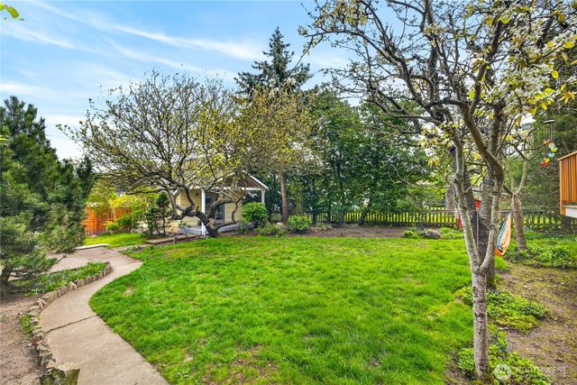 2023 L Avenue, Anacortes, WA 98221