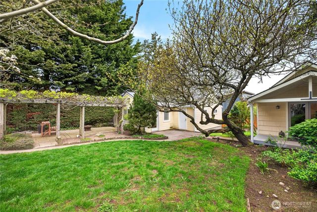 2023 L Avenue, Anacortes, WA 98221