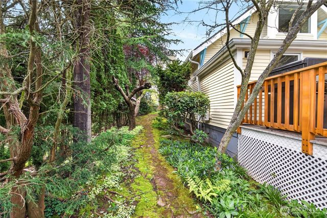 2023 L Avenue, Anacortes, WA 98221