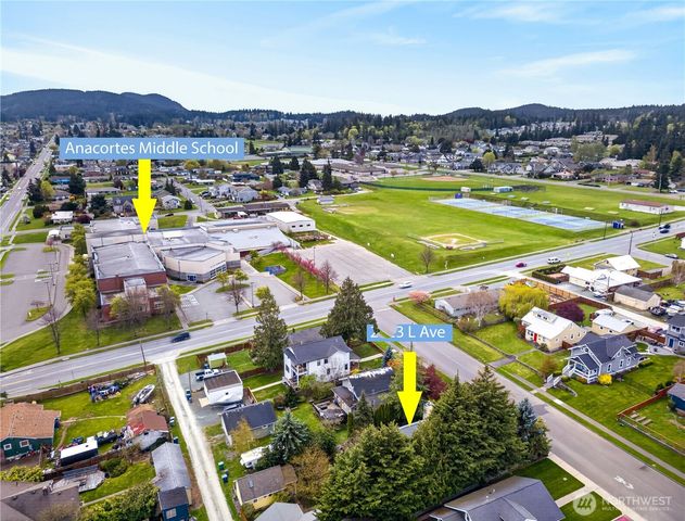 2023 L Avenue, Anacortes, WA 98221
