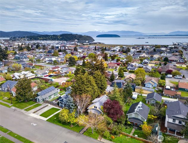 2023 L Avenue, Anacortes, WA 98221