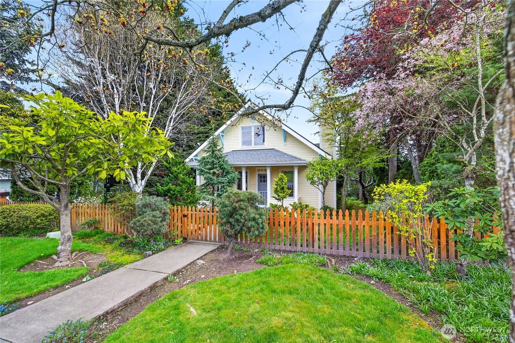 2023 L Avenue, Anacortes, WA 98221