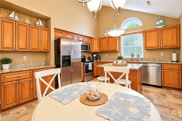 3245 Barberry LN, Virginia Beach, VA 23453