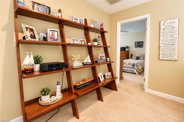 3245 Barberry LN, Virginia Beach, VA 23453