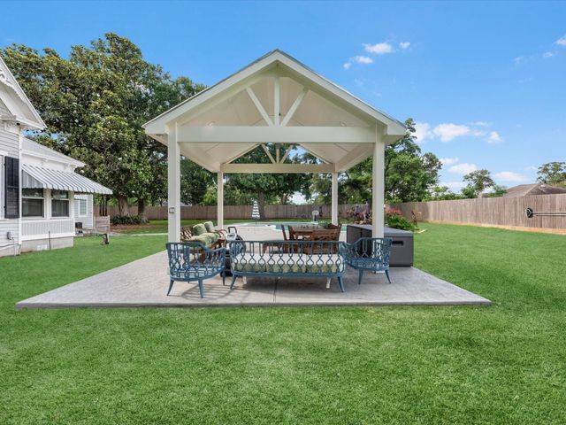 305 Hill Street, Sealy, TX 77474