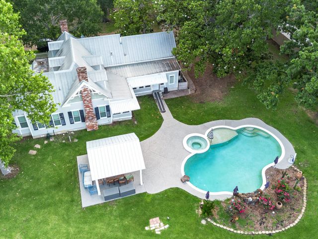 305 Hill Street, Sealy, TX 77474