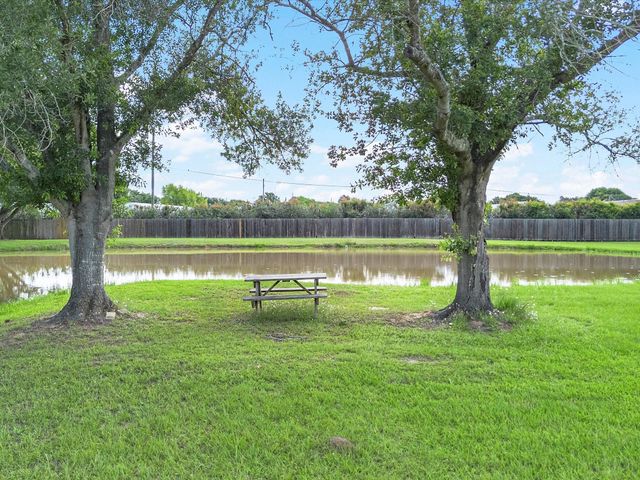305 Hill Street, Sealy, TX 77474