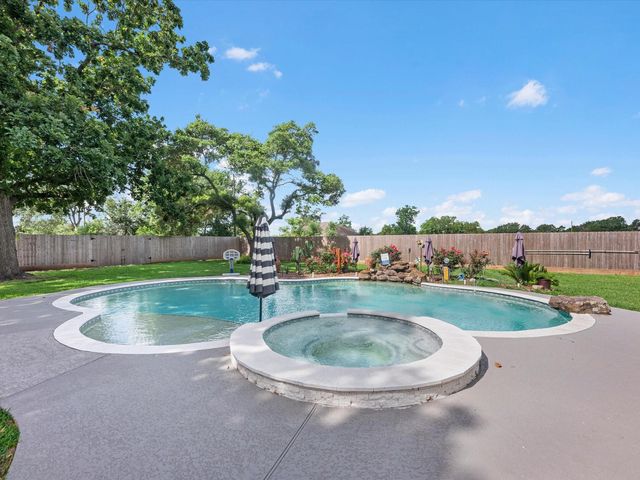 305 Hill Street, Sealy, TX 77474