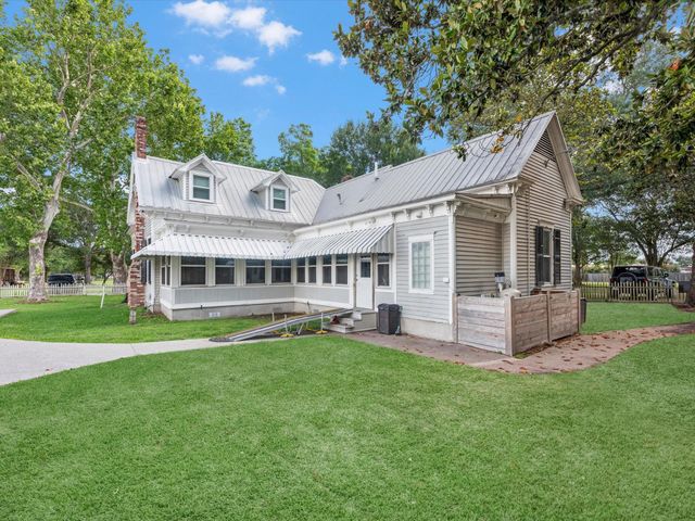 305 Hill Street, Sealy, TX 77474