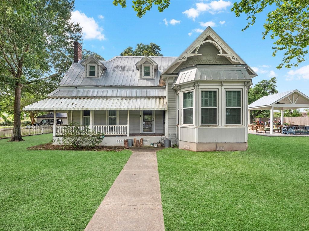 305 Hill Street, Sealy, TX 77474