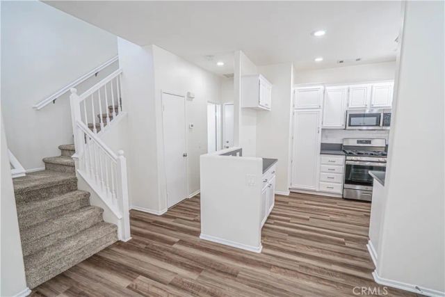 28470 Meadowlark Court, Valencia, CA 91354