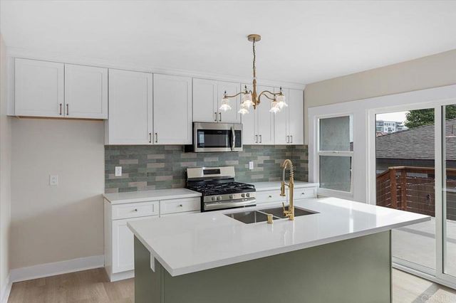 2453 Curlew St, San Diego, CA 92101