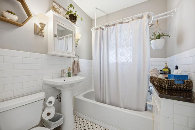 429 7th Street S, Moorhead, MN 56560