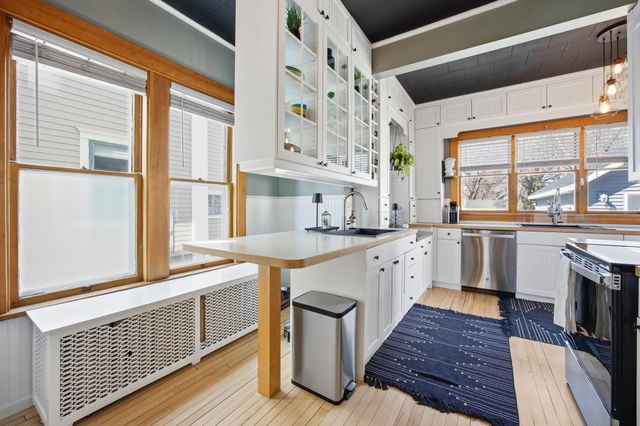 429 7th Street S, Moorhead, MN 56560