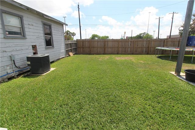 4945 Prinston Dr, Corpus Christi, TX 78411