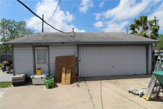 4945 Prinston Dr, Corpus Christi, TX 78411