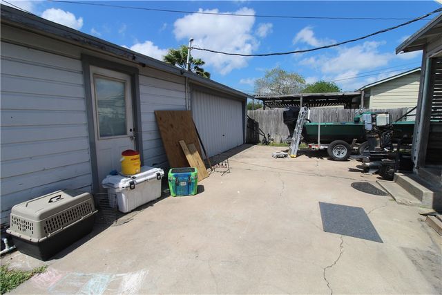 4945 Prinston Dr, Corpus Christi, TX 78411