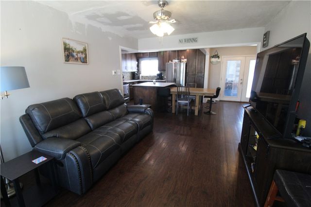 4945 Prinston Dr, Corpus Christi, TX 78411