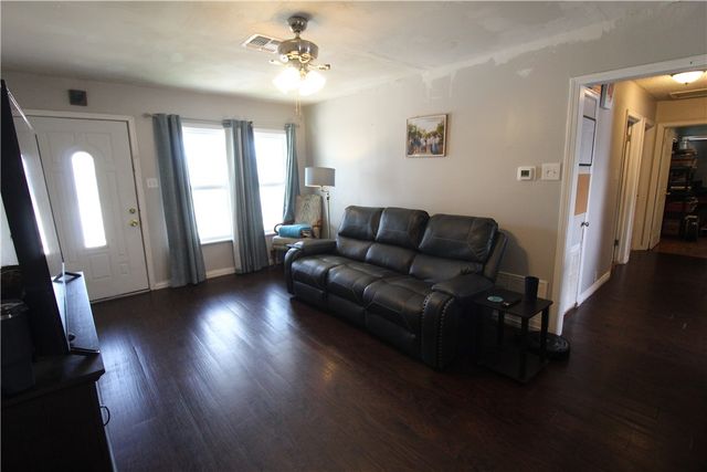 4945 Prinston Dr, Corpus Christi, TX 78411