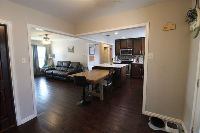 4945 Prinston Dr, Corpus Christi, TX 78411