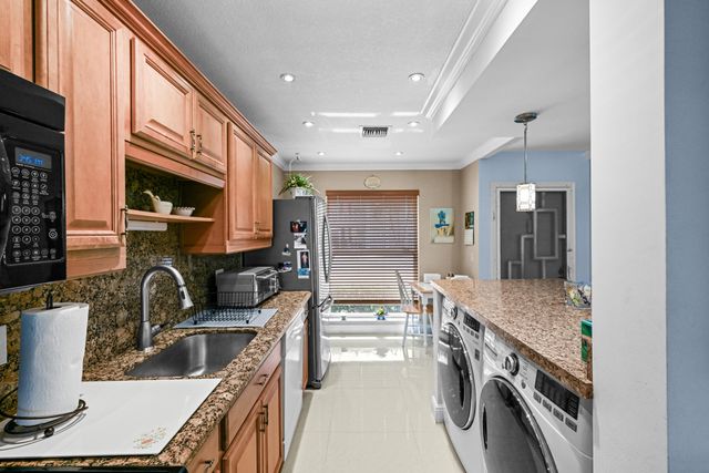 2730 SW 15th Street 3-a, Delray Beach, FL 33445