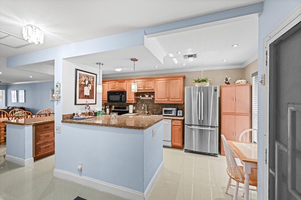 2730 SW 15th Street 3-a, Delray Beach, FL 33445