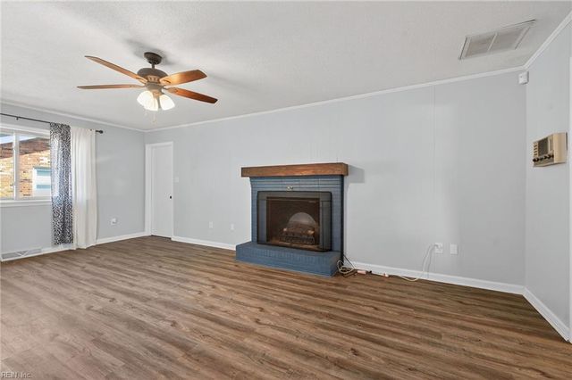 137 S Parliament DR, Virginia Beach, VA 23462