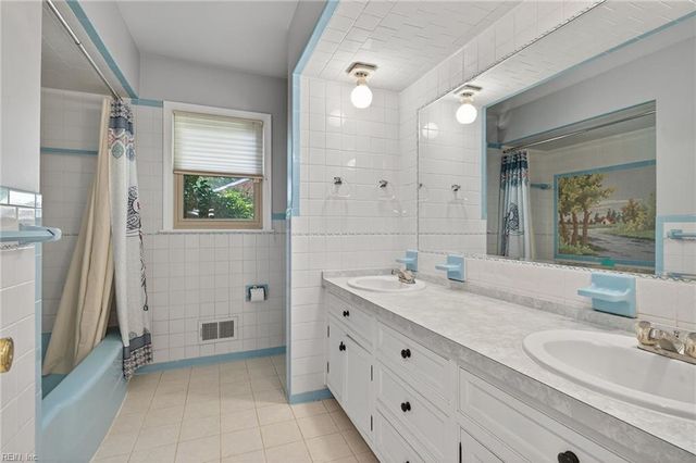 137 S Parliament DR, Virginia Beach, VA 23462