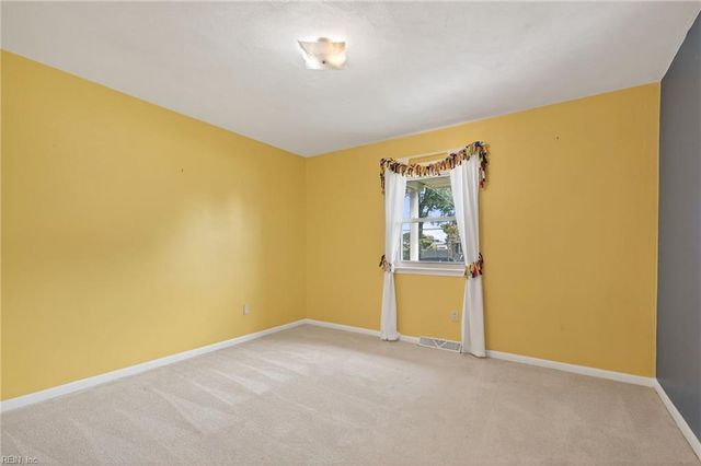 137 S Parliament DR, Virginia Beach, VA 23462
