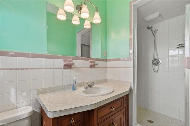137 S Parliament DR, Virginia Beach, VA 23462