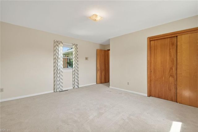 137 S Parliament DR, Virginia Beach, VA 23462