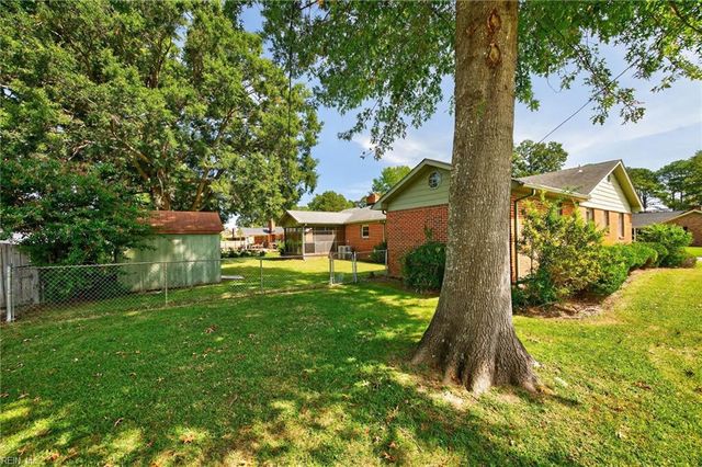137 S Parliament DR, Virginia Beach, VA 23462