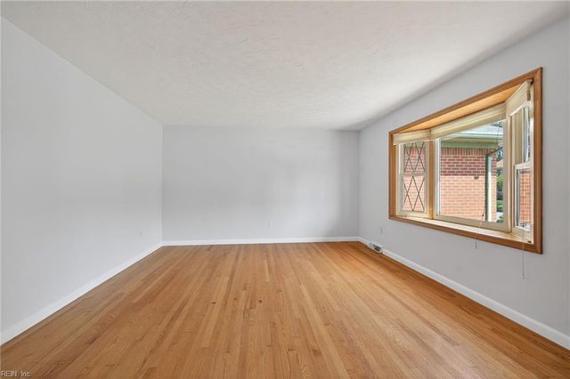 137 S Parliament DR, Virginia Beach, VA 23462