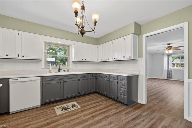 137 S Parliament DR, Virginia Beach, VA 23462
