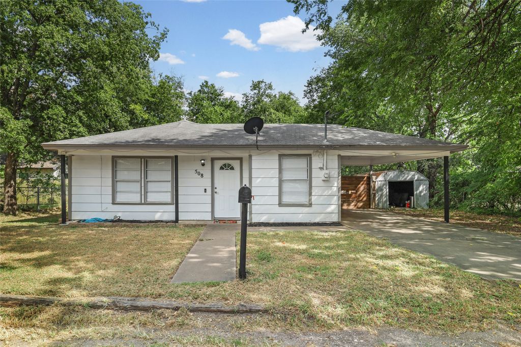 508 Batterson Street, Cleburne, TX 76031