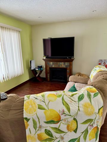 1290 Belmont Lane E, Maplewood, MN 55109