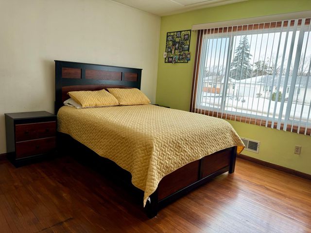 1290 Belmont Lane E, Maplewood, MN 55109