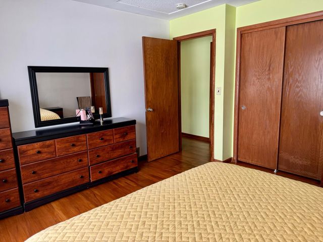 1290 Belmont Lane E, Maplewood, MN 55109