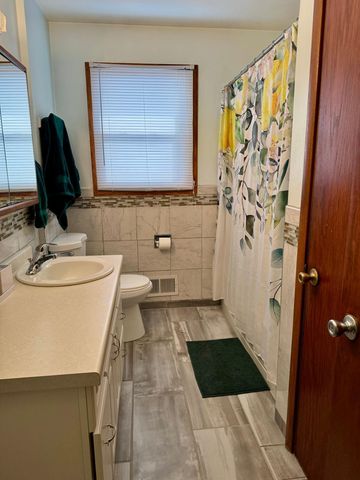 1290 Belmont Lane E, Maplewood, MN 55109