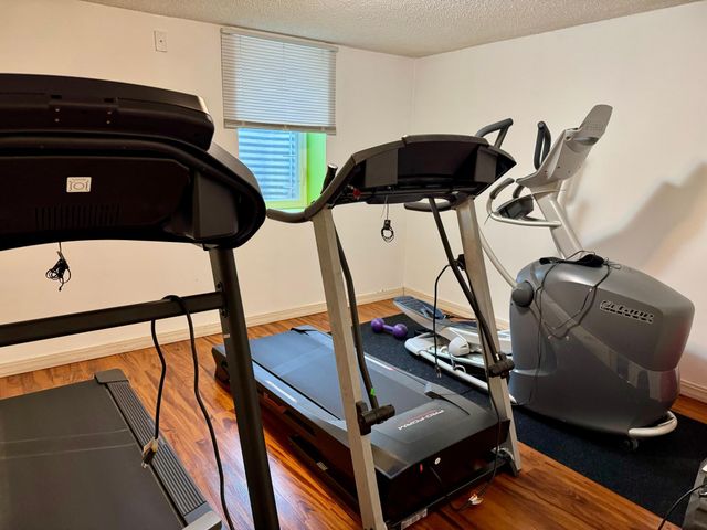 1290 Belmont Lane E, Maplewood, MN 55109