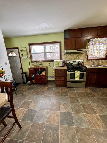 1290 Belmont Lane E, Maplewood, MN 55109