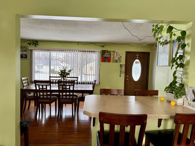 1290 Belmont Lane E, Maplewood, MN 55109