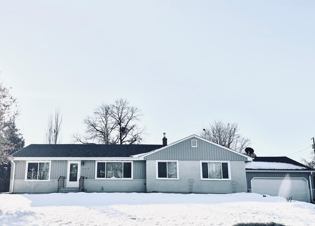 1290 Belmont Lane E, Maplewood, MN 55109